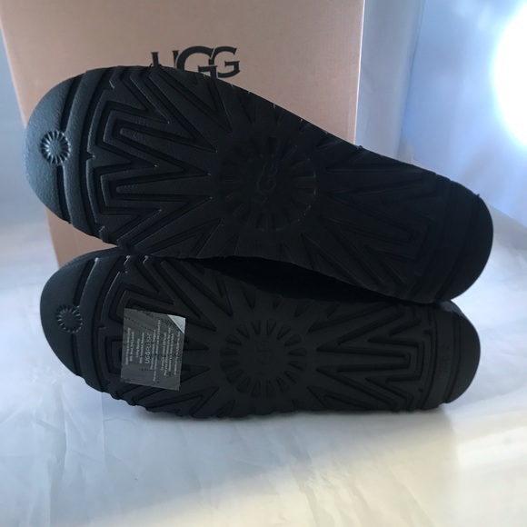 UGG CLASSIC SHORT STUD II Boots Size 8,10 - Picture 7 of 12